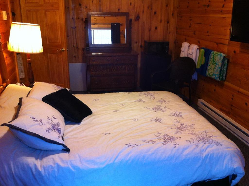 Lake Lauzon Resort Blind River Zimmer foto