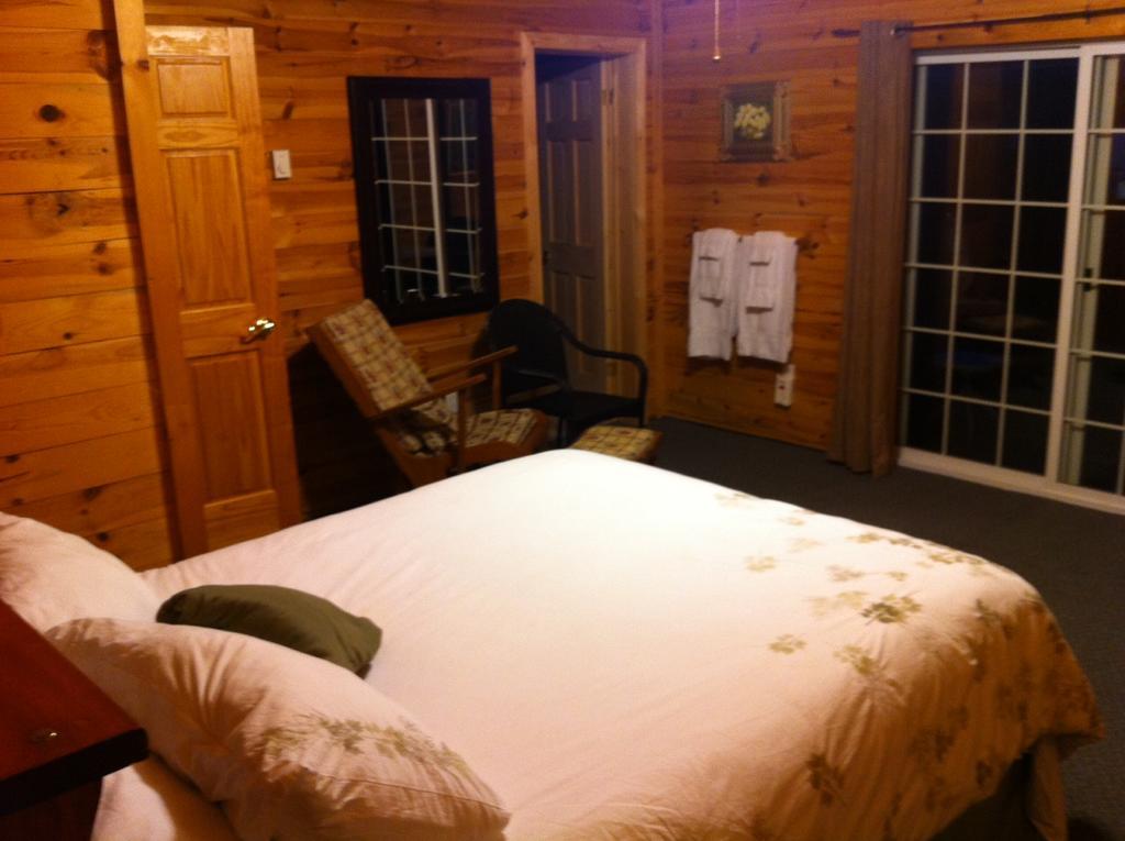 Lake Lauzon Resort Blind River Zimmer foto